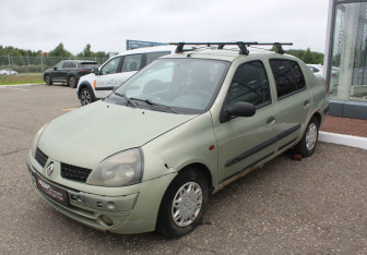 Подержанный автомобиль Renault Symbol 2002 года (3 фото)
