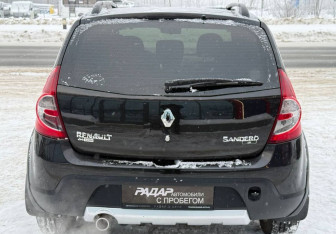 Подержанный автомобиль Renault Sandero 2014 года (5 фото)