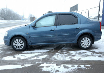 Подержанный автомобиль Renault Logan Sedan 2011 года (8 фото)