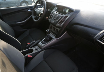 Подержанный автомобиль Ford Focus Hatchback 2011 года (9 фото)