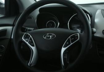 Подержанный автомобиль Hyundai Elantra Sedan 2011 года (16 фото)