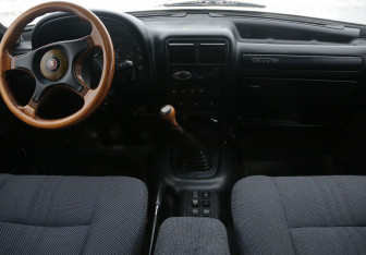 Подержанный автомобиль ГАЗ 3110 «Волга» Sedan 2001 года (12 фото)