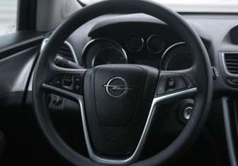 Подержанный автомобиль Opel Mokka 2014 года (16 фото)