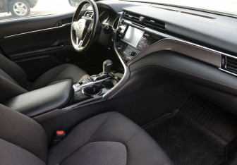 Подержанный автомобиль Toyota Camry Sedan 2018 года (9 фото)