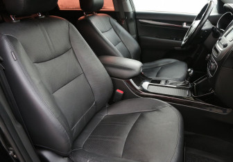 Подержанный автомобиль Kia Sorento 2012 года (10 фото)