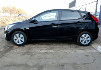 Подержанный автомобиль Hyundai Solaris Hatchback 2014 года (8 фото)