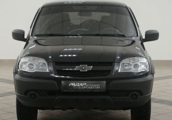 Подержанный автомобиль Chevrolet Niva 2015 года (6 фото)