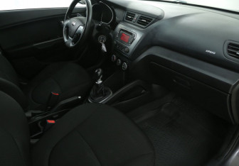 Подержанный автомобиль Kia Rio Sedan 2015 года (9 фото)