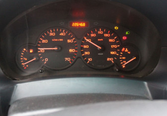 Подержанный автомобиль Citroen Berlingo 2008 года (14 фото)