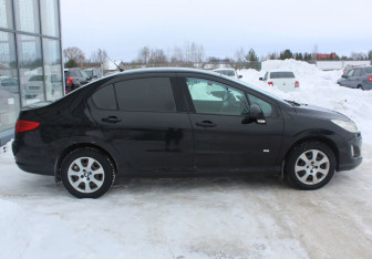 Подержанный автомобиль Peugeot 408 2014 года (8 фото)