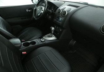 Подержанный автомобиль Nissan Qashqai 2011 года (9 фото)