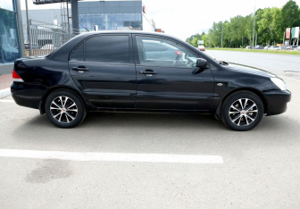 Подержанный автомобиль Mitsubishi Lancer Sedan 2007 года (7 фото)