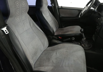 Подержанный автомобиль Chevrolet Niva 2005 года (10 фото)