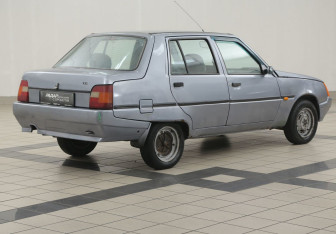 Подержанный автомобиль ЗАЗ 1103 «Славута» 2006 года (4 фото)