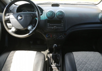 Подержанный автомобиль Chevrolet Aveo Sedan 2010 года (12 фото)