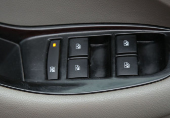 Подержанный автомобиль Chevrolet Orlando 2012 года (17 фото)