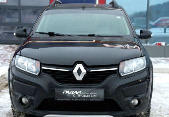 Подержанный автомобиль Renault Sandero 2015 года (2 фото)