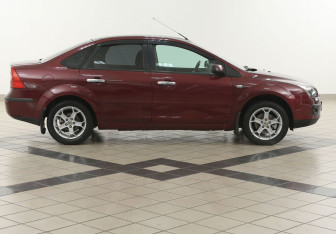 Подержанный автомобиль Ford Focus Sedan 2006 года (5 фото)