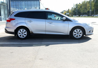 Подержанный автомобиль Ford Focus Wagon 2013 года (7 фото)
