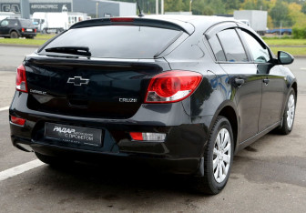 Подержанный автомобиль Chevrolet Cruze Hatchback 2013 года (6 фото)