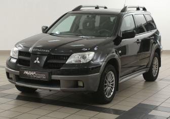Подержанный автомобиль Mitsubishi Outlander 2006 года (8 фото)