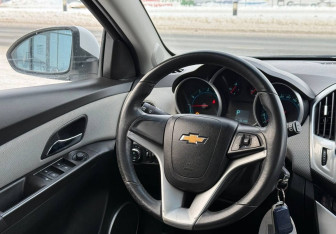Подержанный автомобиль Chevrolet Cruze Hatchback 2014 года (11 фото)