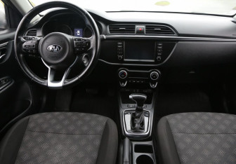 Подержанный автомобиль Kia Rio Sedan 2017 года (23 фото)