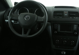 Подержанный автомобиль Skoda Yeti 2017 года (14 фото)