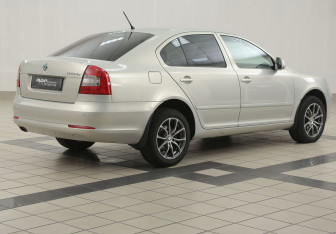 Подержанный автомобиль Skoda Octavia Liftback 2012 года (4 фото)