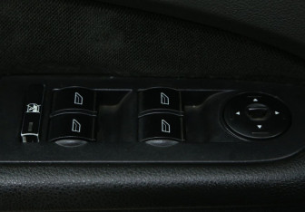 Подержанный автомобиль Ford Focus Sedan 2006 года (17 фото)