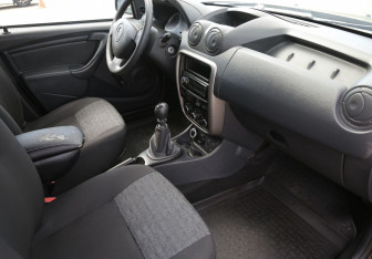 Подержанный автомобиль Renault Duster 2015 года (9 фото)