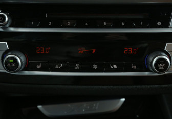 Подержанный автомобиль BMW X3 2018 года (22 фото)