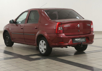 Подержанный автомобиль Renault Logan Sedan 2013 года (2 фото)