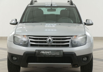 Подержанный автомобиль Renault Duster 2012 года (6 фото)