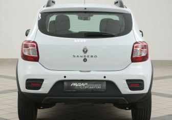 Подержанный автомобиль Renault Sandero 2020 года (3 фото)