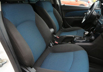 Подержанный автомобиль Chevrolet Cruze Sedan 2012 года (10 фото)