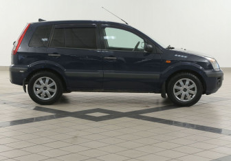 Подержанный автомобиль Ford Fusion 2008 года (5 фото)