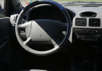 Подержанный автомобиль Kia Rio Wagon 2004 года (16 фото)