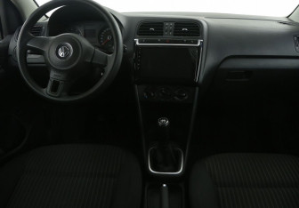 Подержанный автомобиль Volkswagen Polo Sedan 2012 года (12 фото)