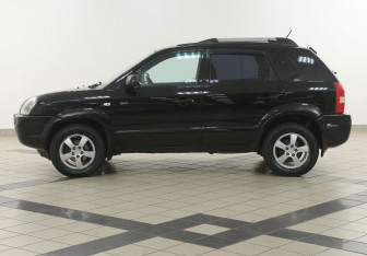 Подержанный автомобиль Hyundai Tucson 2006 года (7 фото)