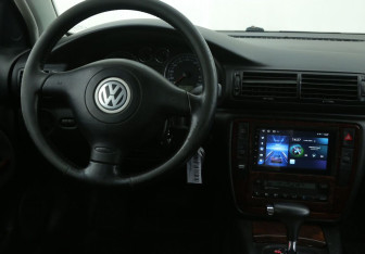 Подержанный автомобиль Volkswagen Passat Sedan 2003 года (14 фото)