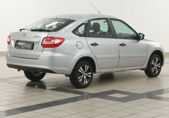 Подержанный автомобиль LADA (ВАЗ) Granta Liftback 2014 года (4 фото)