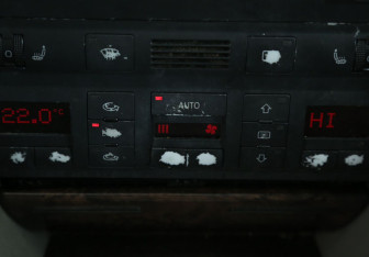 Подержанный автомобиль Audi A6 Sedan 2002 года (16 фото)