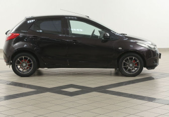 Подержанный автомобиль Mazda 2 Hatchback 2008 года (5 фото)