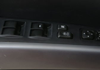 Подержанный автомобиль Mitsubishi Outlander 2007 года (17 фото)