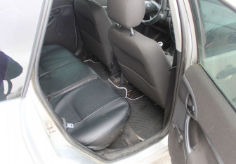 Подержанный автомобиль Ford Focus Sedan 2003 года (14 фото)