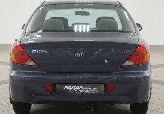 Подержанный автомобиль Kia Spectra Sedan 2006 года (3 фото)