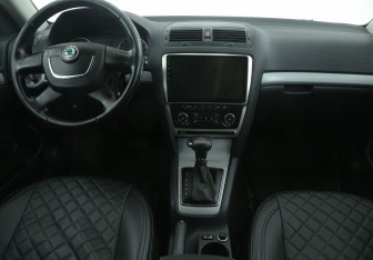 Подержанный автомобиль Skoda Octavia Liftback 2012 года (12 фото)