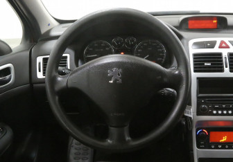 Подержанный автомобиль Peugeot 307 Wagon 2006 года (9 фото)