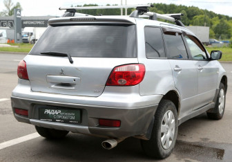 Подержанный автомобиль Mitsubishi Outlander 2006 года (6 фото)